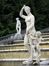 скульптура у фонтана "Золотая гора"